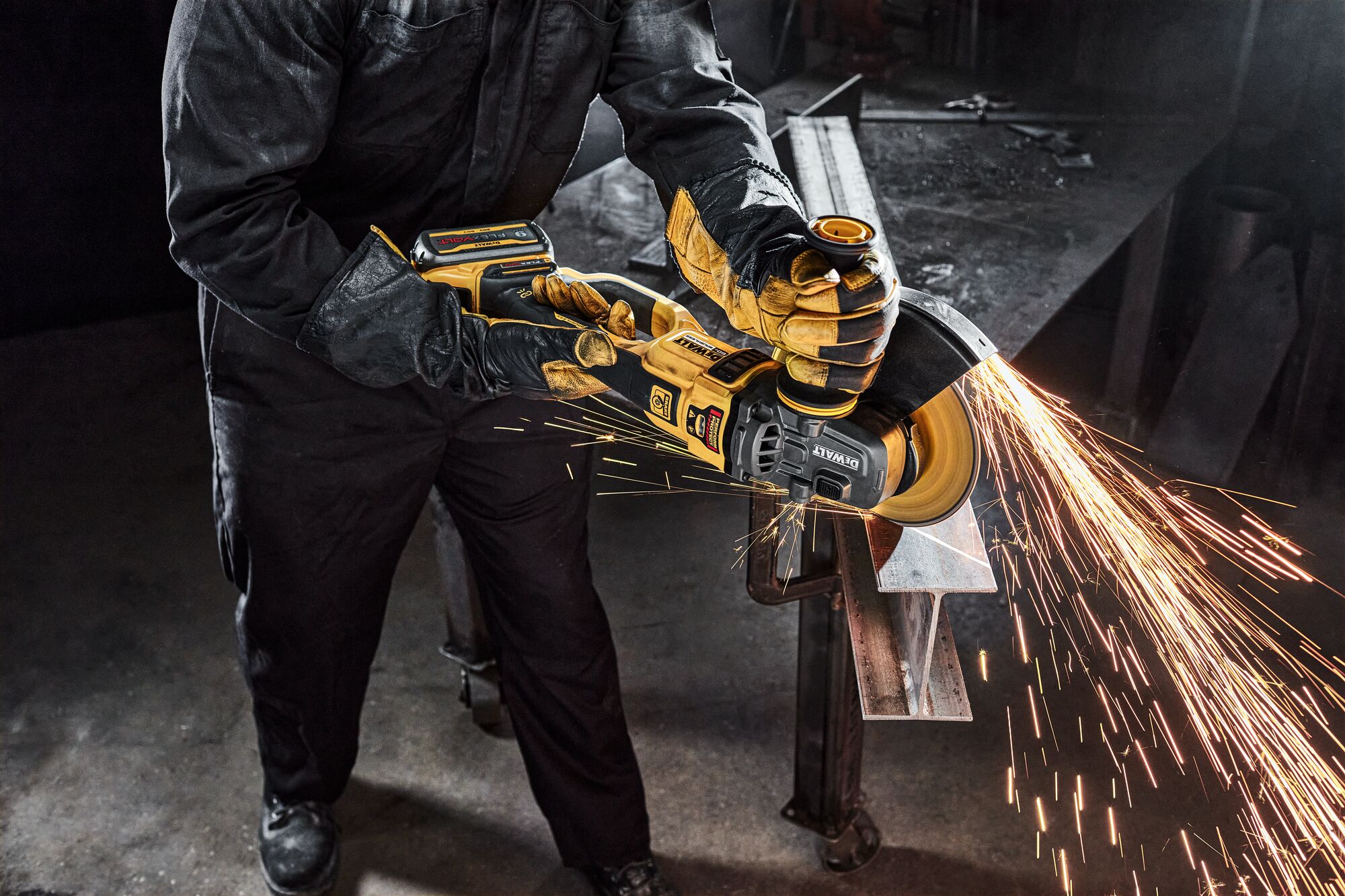Application Image of the Grinder cutting steel
