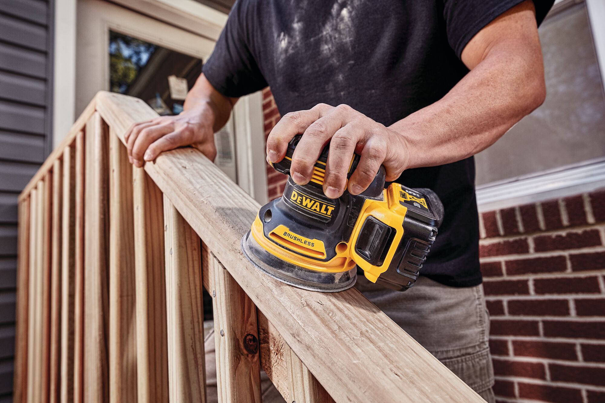 Brushless Cordless Variable Sheet Sander in action.